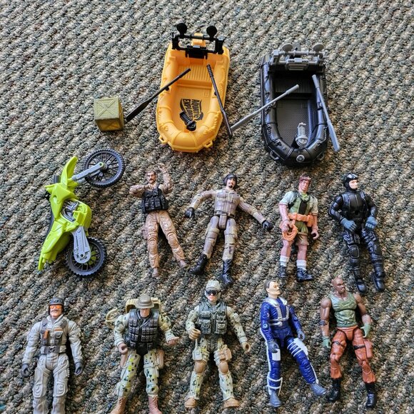 Military Army Soldier Action Figures Large Lot x 9 With Boat Moto Accessories T7 - Picture 7 of 7
